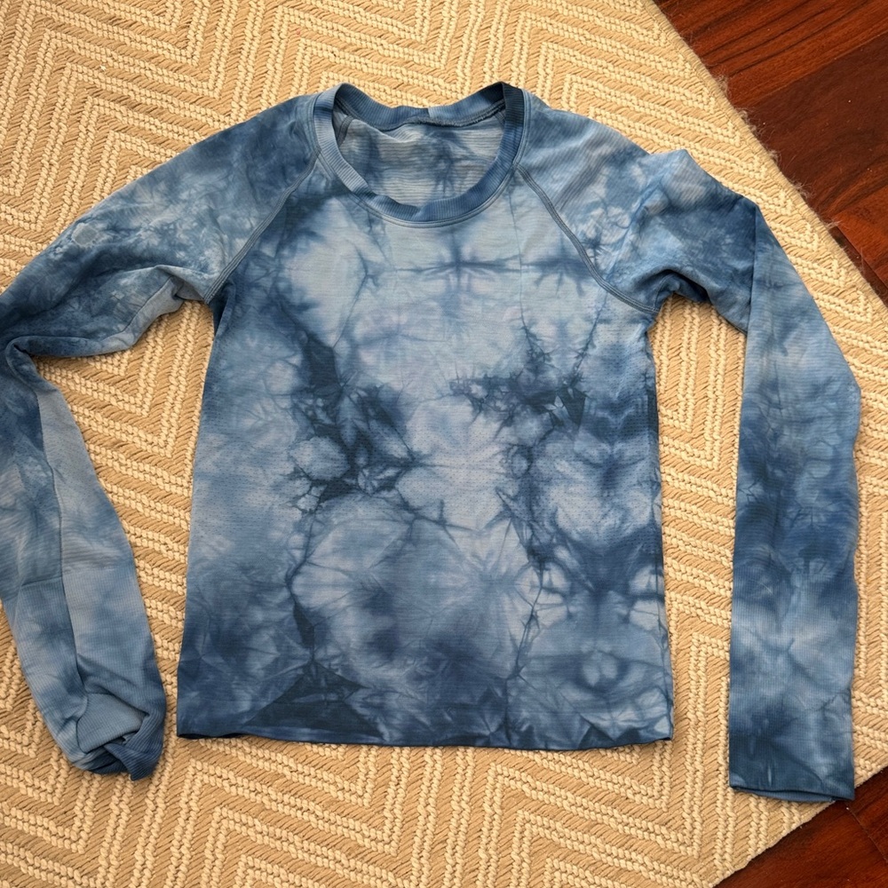 Lululemon long sleeve tie-dye top
Like new